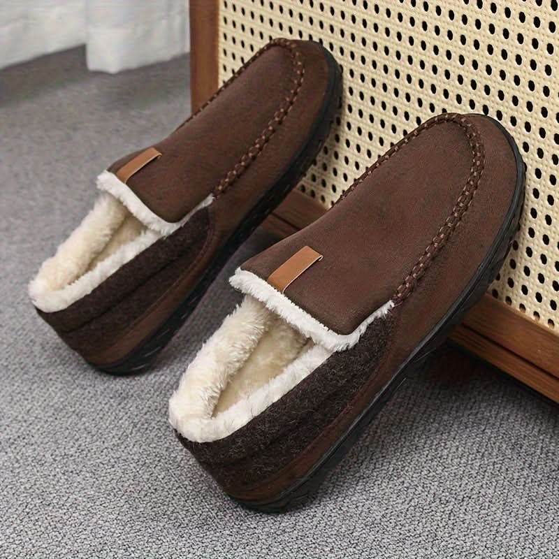 Chaussons homme d'hiver, design classique, offrant douceur et chaleur anti-froid à la maison.