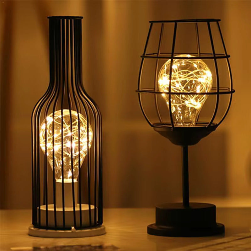 Lampe LED portative sans fil, cadre en métal noir, parfaite pour une lumière d'appoint ou une touche déco.