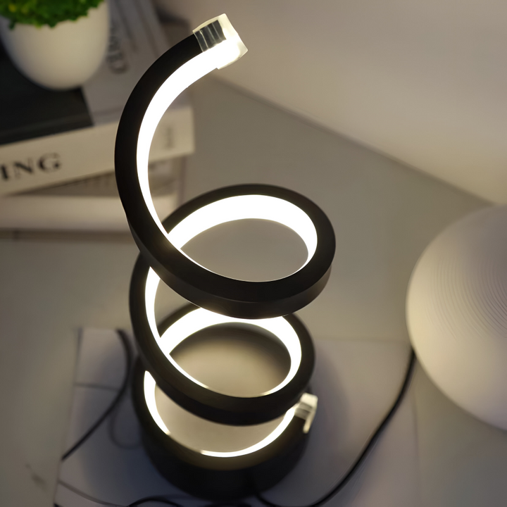 Lampe de bureau LED spirale élégante, lumière ajustable, luminaire noir moderne.