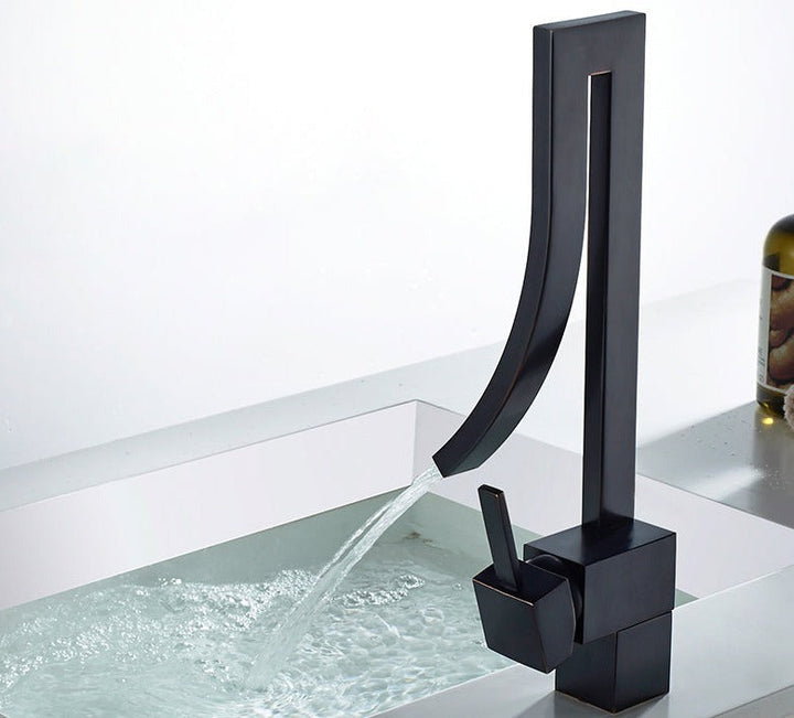 Améliorez votre salle de bain avec ce robinet de lavabo moderne, fonctionnel et stylé.