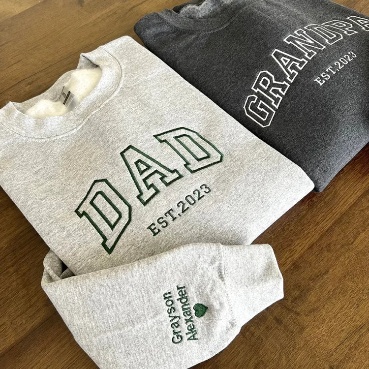 Broderie délicate sur pull LoveStitch personnalisé unisexe, le cadeau unique par excellence pour les proches.