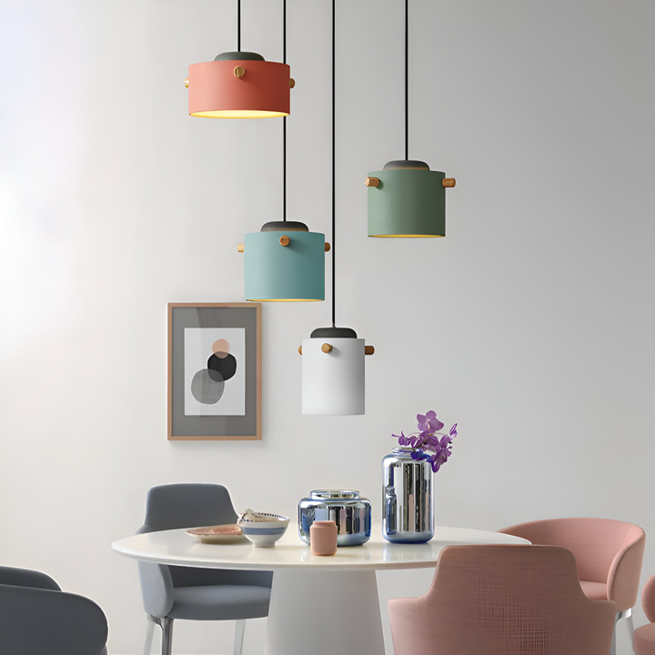 Suspension scandinave jaune moutarde, design épuré pour salon moderne. Éclairage LED décoratif.