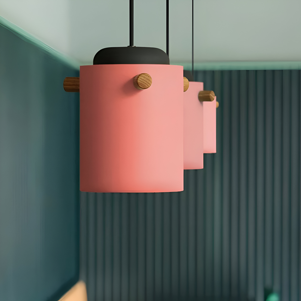 Lampe suspendue scandinave minimaliste, finition mate pour un éclairage discret et élégant.