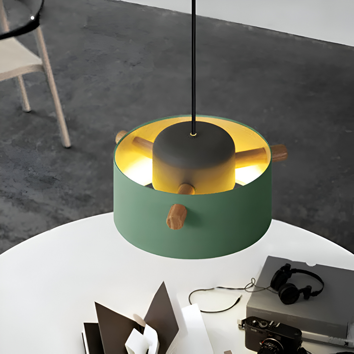 Éclairage scandinave LED, suspension parfaite pour mettre en valeur une table à manger.