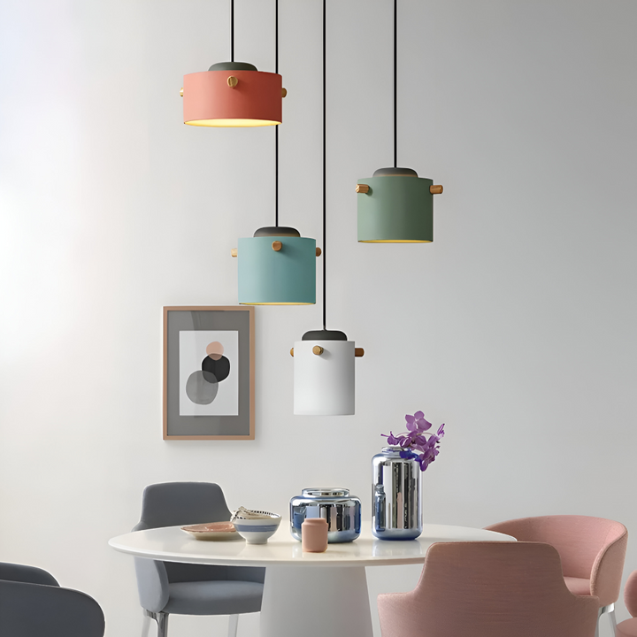Suspension rose poudré scandinave, touche délicate et lumineuse pour une chambre ou un salon.