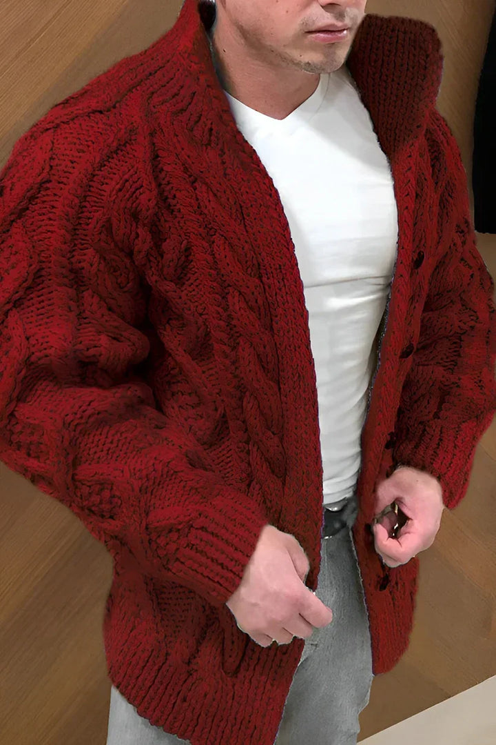 Gilet cardigan homme à motif câble, coupe oversize. Idéal pour un look superposé hivernal ou automnal.