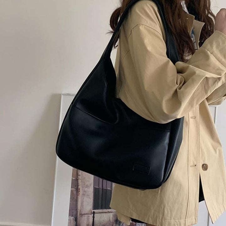 Sac à main en cuir marron pour femme, avec bandoulière ajustable, élégant et pratique pour usage quotidien.