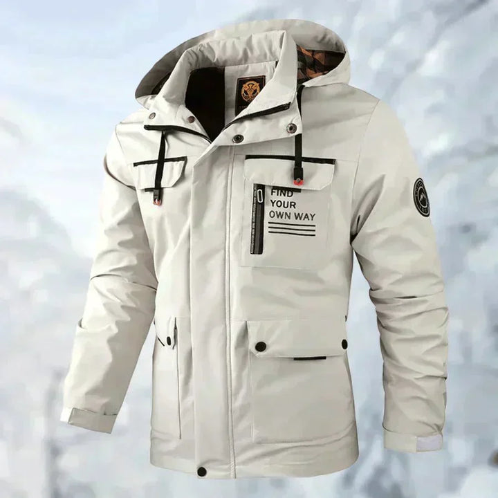 Manteau extérieur homme technique, protection météo optimale pour voyage et activités urbaines.