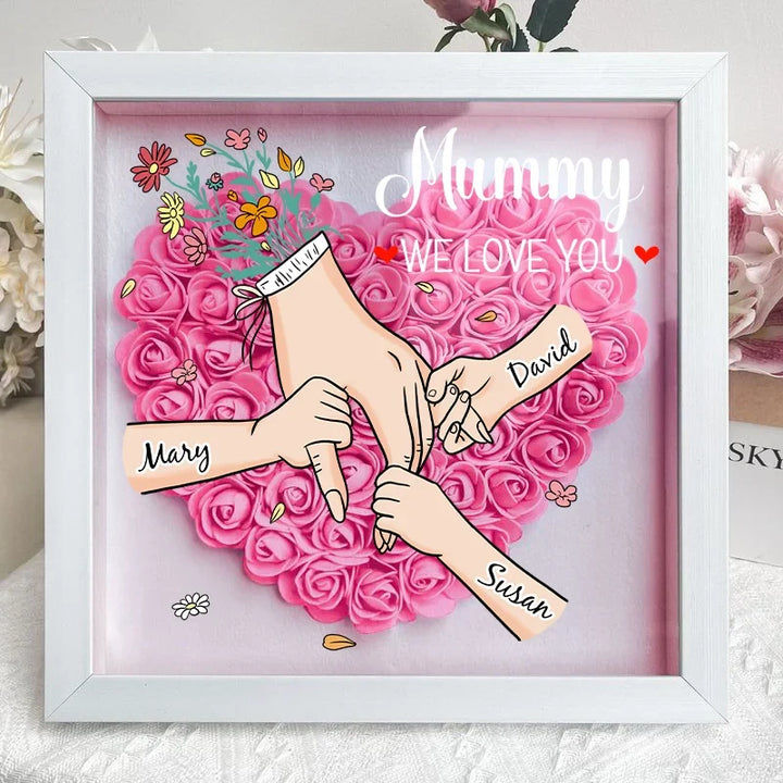 Cadeau Maman: Cadre floral personnalisé pour la Fête des Mères, avec les noms de ses enfants et un doux message.