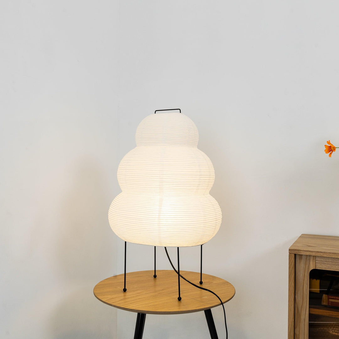 Luminaire de table moderne en papier style japonais, idéal pour une ambiance zen et sereine.