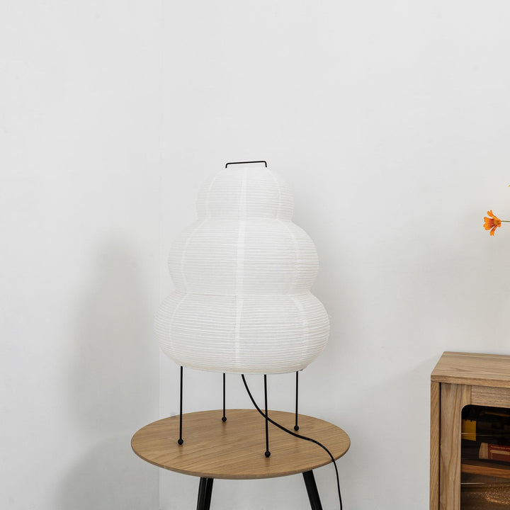 Élégante lampe en papier japonaise, parfaite pour créer une ambiance zen dans votre intérieur.