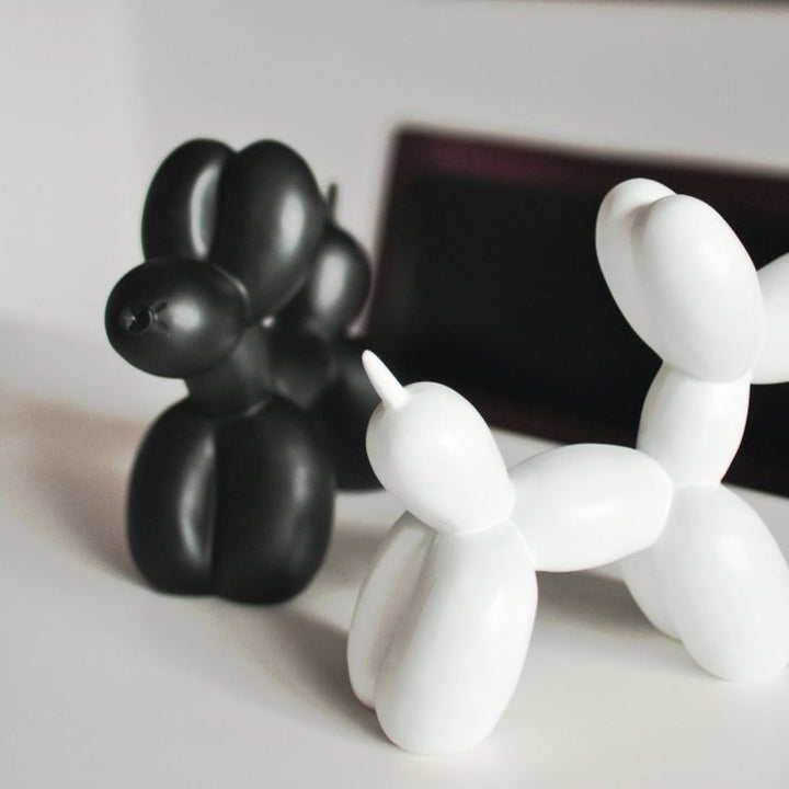 Chien ballon sculpture en résine polie. Oeuvre d'art moderne, pièce maîtresse de décoration intérieure luxe.