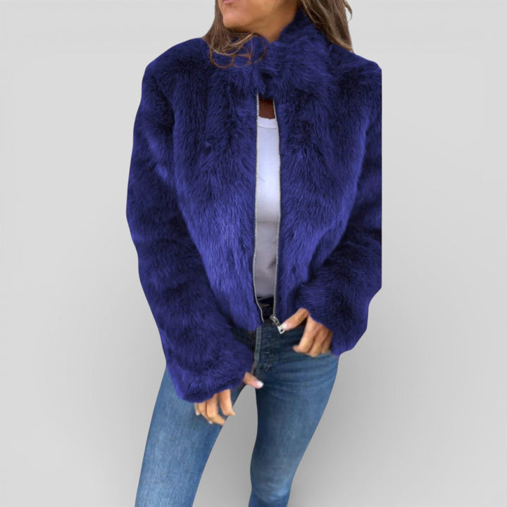 Veste femme col montant avec fermeture éclair, style moderne élégant pour toutes occasions.