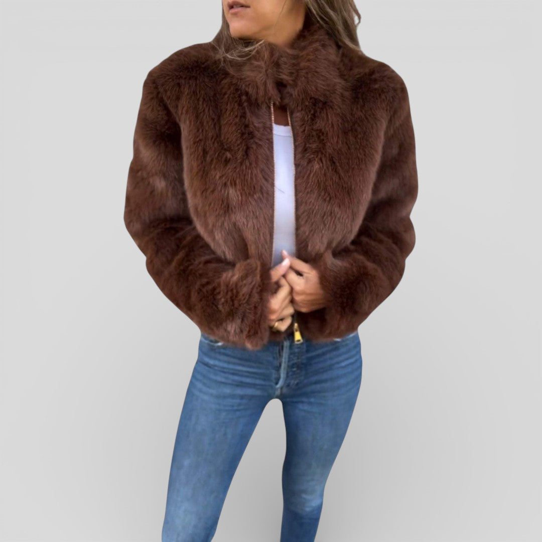 Veste femme chic à col montant, fermeture éclair. Idéale pour un style moderne décontracté au printemps/automne.