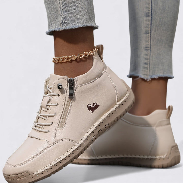 Chaussures montantes femme pour l'hiver, avec zip pratique et grand confort.