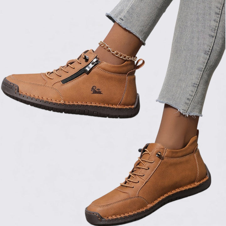 Chaussures montantes femme noires, avec zip et semelle confortable, pour automne/hiver.