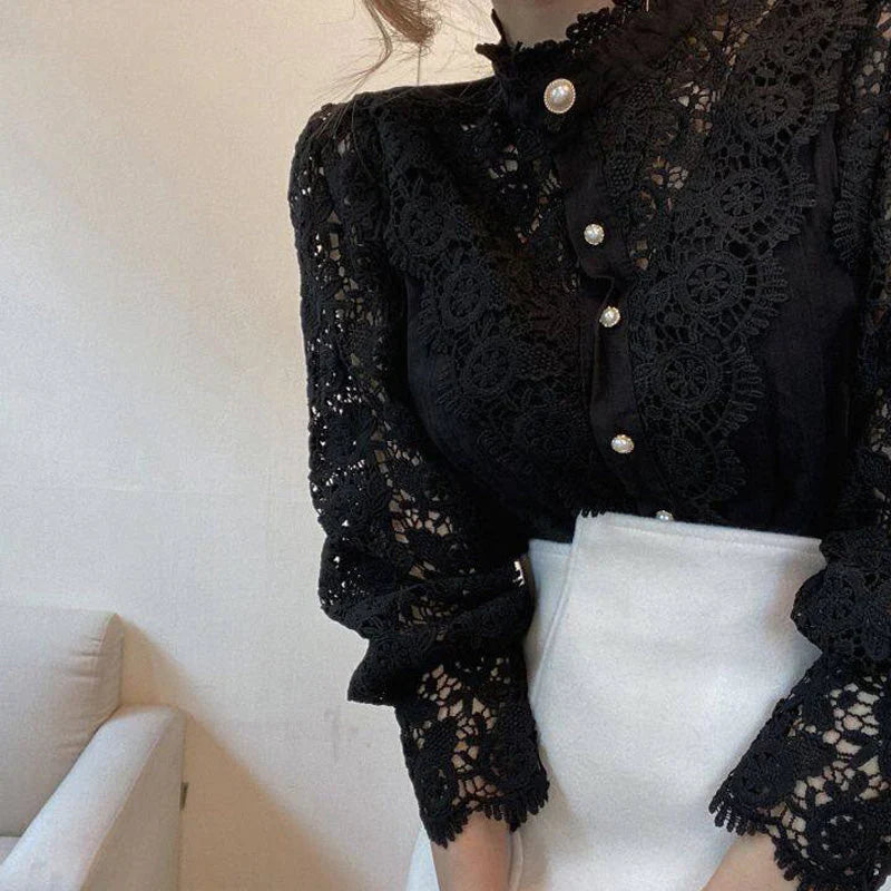 Chemisier femme chic à manches longues, style intemporel, pour une silhouette élégante, moderne et féminine.