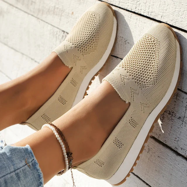 Chaussures femmes élégantes, mocassins ergonomiques avec soutien plantaire. Parfaites pour le confort et la marche saine.