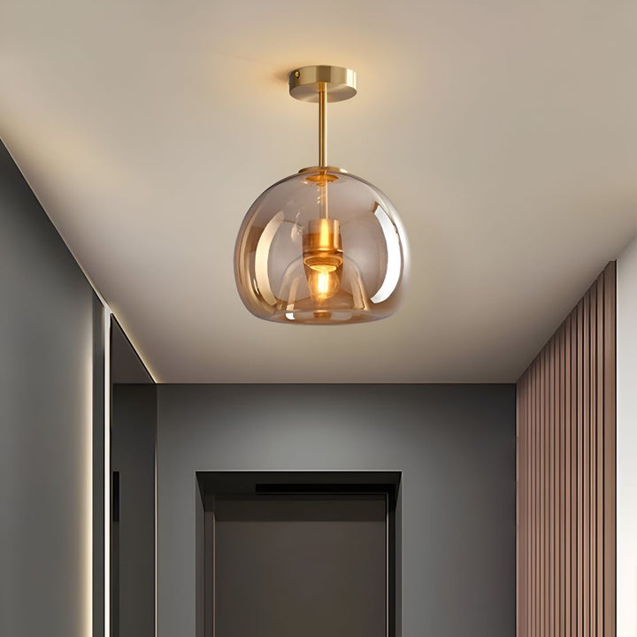 Plafonnier LED DecoRound, couleur noire et détails or. Pour une décoration intérieure sophistiquée.