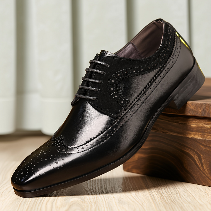 Chaussures habillées Oxford en cuir poli pour hommes. Style classique et polyvalent, parfaites pour le travail ou sorties élégantes.