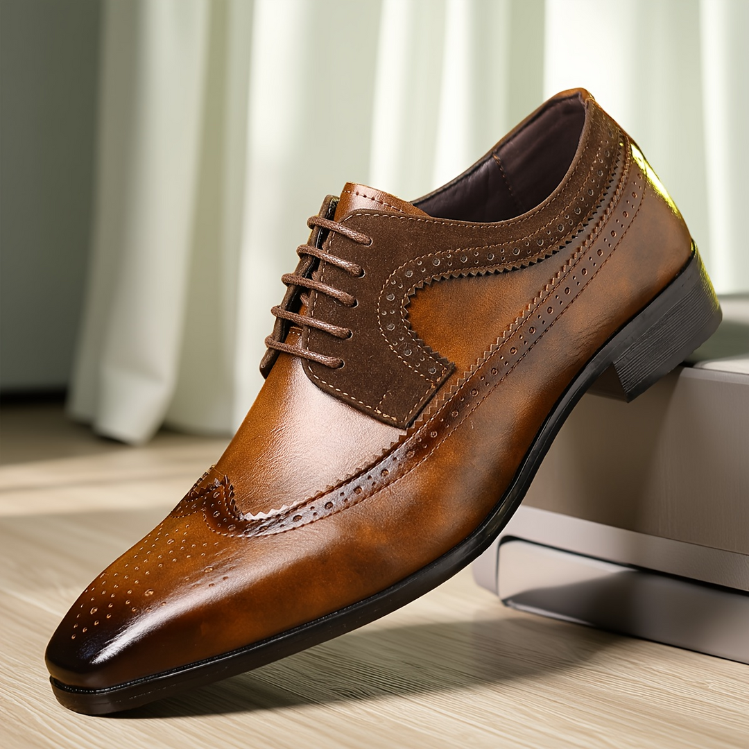 Oxford classiques noirs pour hommes, symboles de l'élégance masculine. Chaussures formelles idéales pour tout événement.