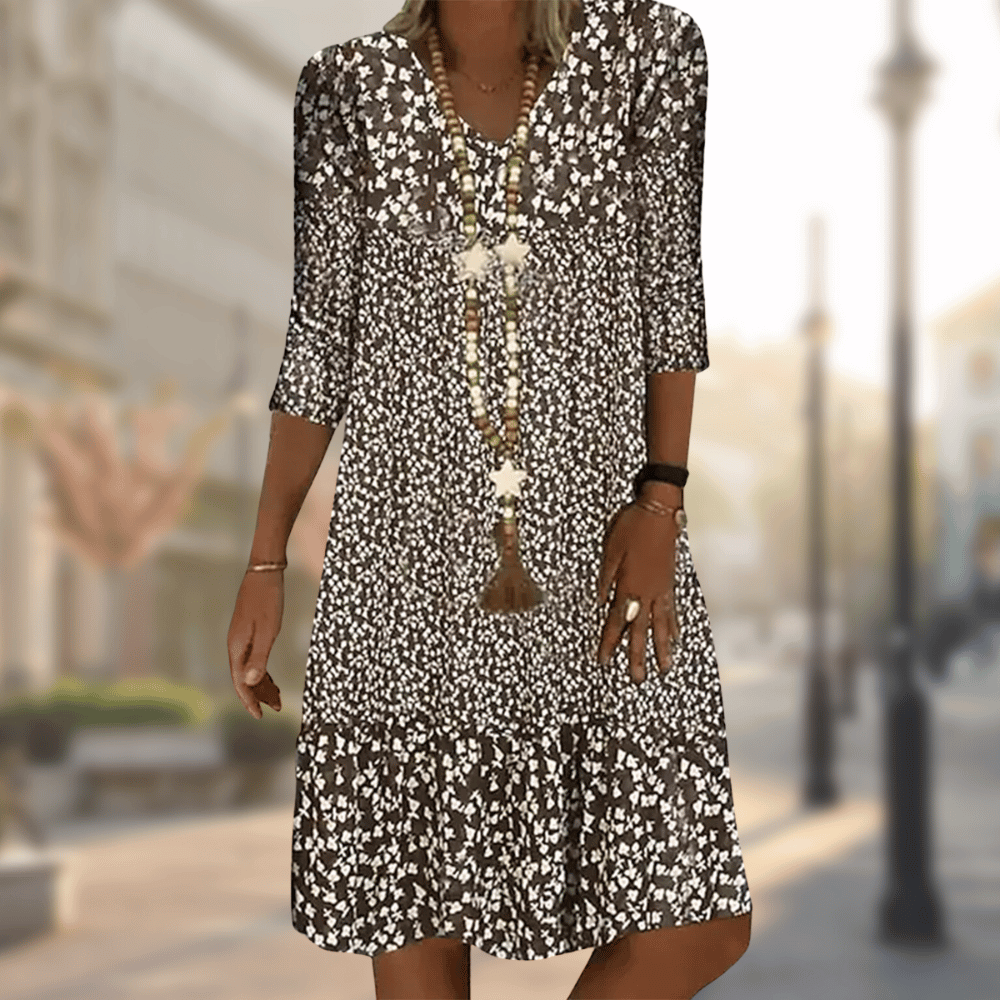 Tenue féminine moderne: robe femme polyvalente, élégante pour le travail ou décontractée pour le quotidien. Style chic.