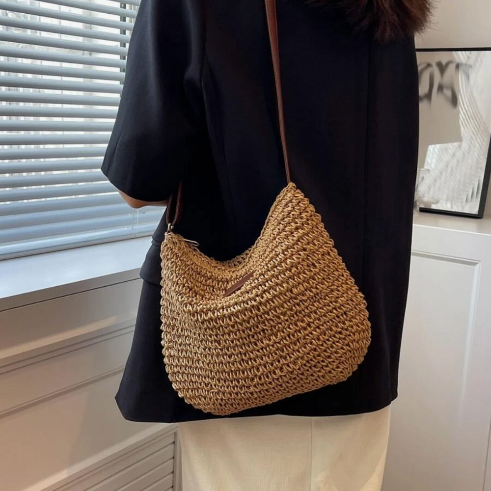 Sac paille femme, bandoulière en cuir végan, élégant et pratique pour la saison chaude.