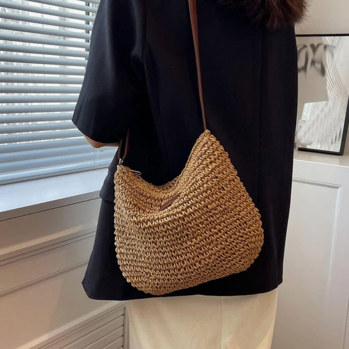 Sac paille femme, bandoulière en cuir végan, élégant et pratique pour la saison chaude.