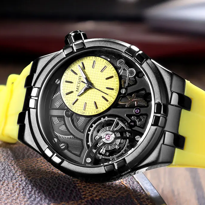 Montre automatique homme cadran ouvert, bracelet silicone, un accessoire horloger tendance. Idée cadeau.