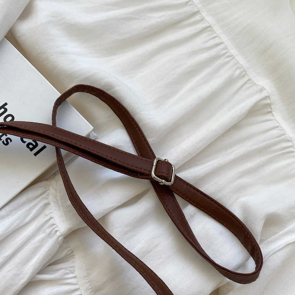 Sac femme tressé grand format, design bohème. Ce cabas marron/beige polyvalent est parfait comme sac bandoulière quotidien.