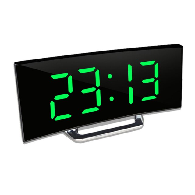 Horloge de bureau LED incurvée avec fonction réveil et surface miroir réfléchissante.