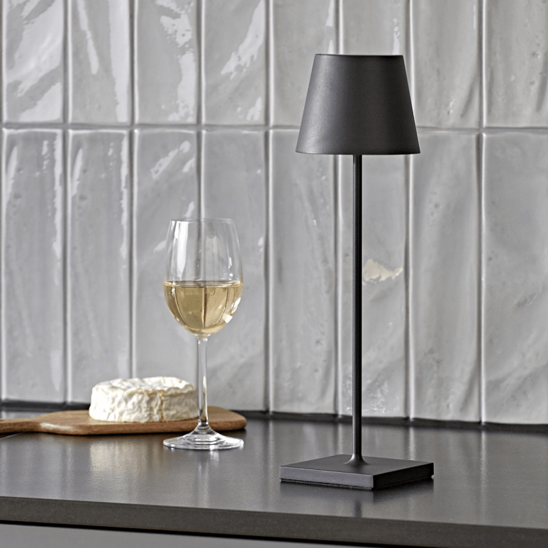 Éclairage moderne: lampe de bureau LED sans fil 38cm, dimmable, avec port USB-C. Idéale pour lecture.
