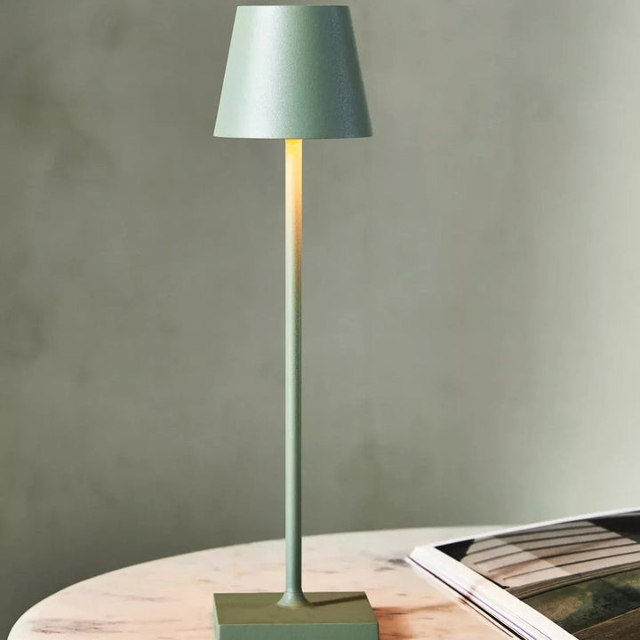 Lampe LED de table sans fil avec contrôle tactile, lumière d'ambiance dimmable, rechargeable via USB-C.
