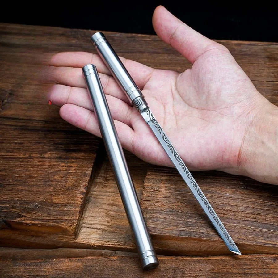 Couteau de poche discret pour autodéfense, lame compacte en acier inoxydable, manche ergonomique.
