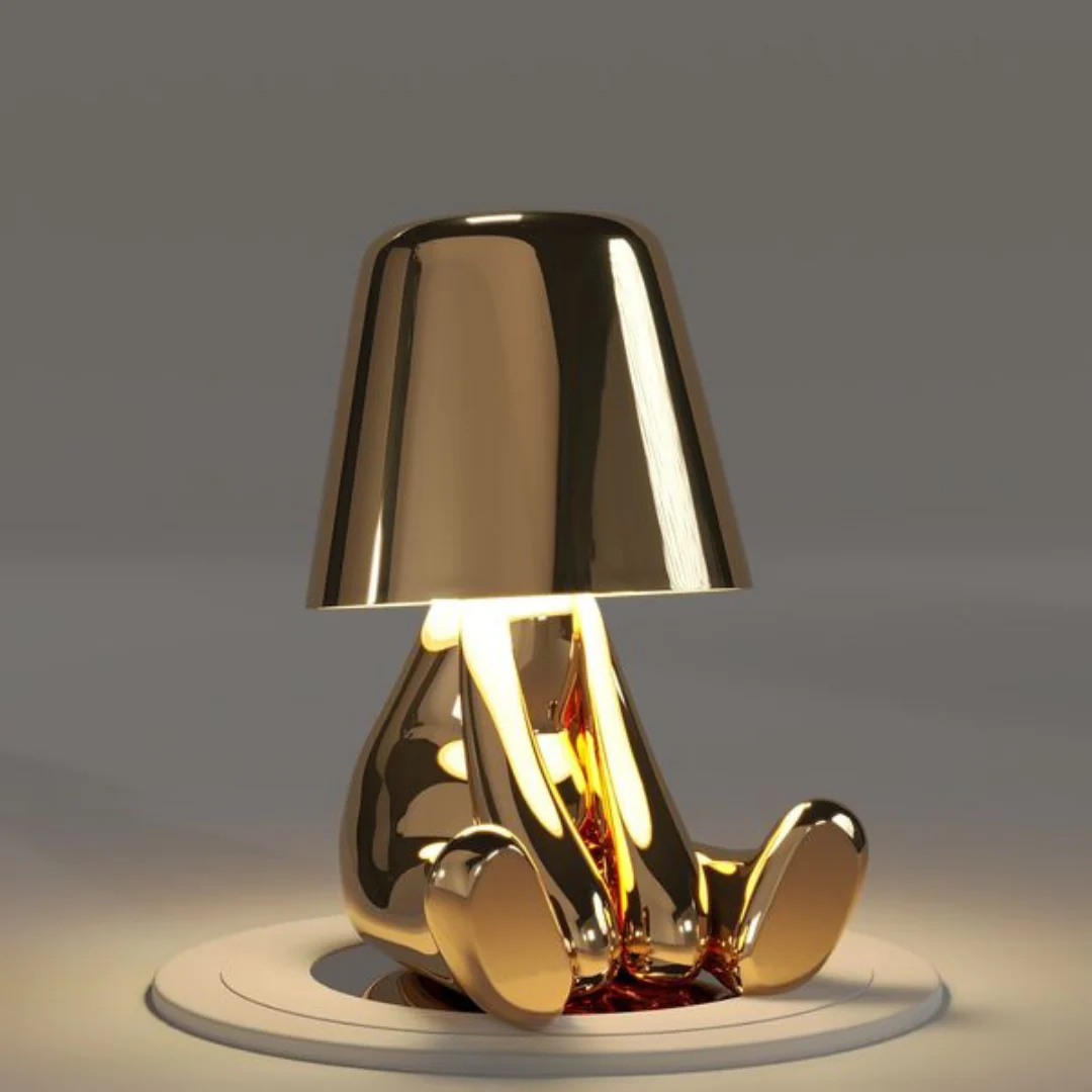 Ambiance chaleureuse garantie avec la lampe de table dimmable LumoPals, design ludique unique.