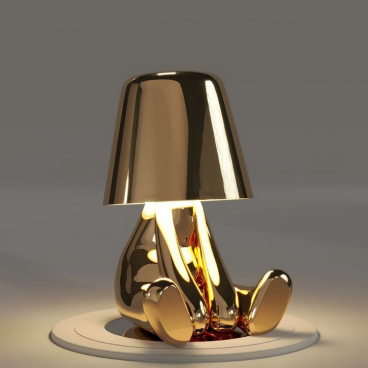 Ambiance chaleureuse garantie avec la lampe de table dimmable LumoPals, design ludique unique.