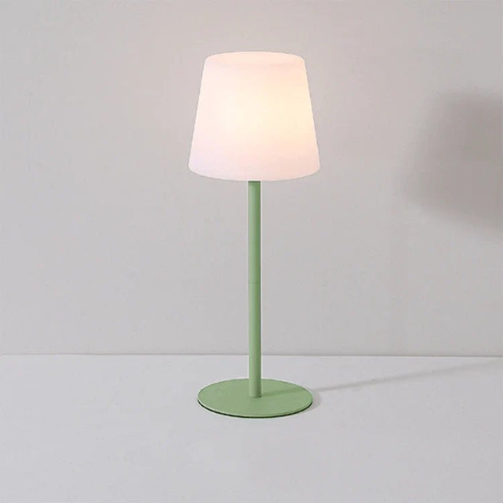 Lampe de table LED sans fil, design moderne. Éclaire un salon ou une terrasse avec ses 16 couleurs. Rechargeable.