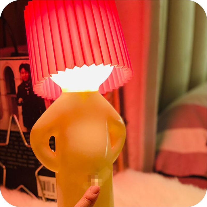 Lampe d'appoint sans fil pour déco salon, apporte une touche de lumière design et contemporaine.