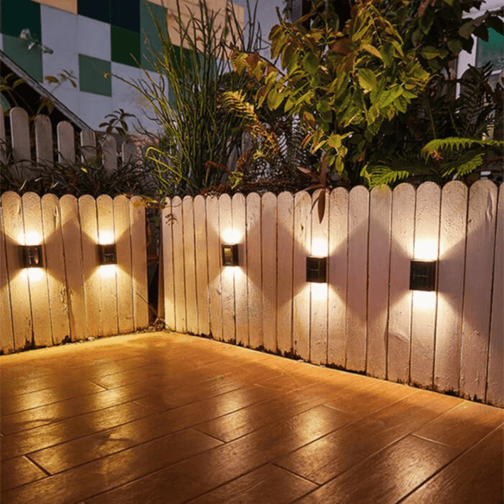 Lampe murale LED solaire autonome IP65 pour extérieur, design moderne, éclairage double sens jardin.