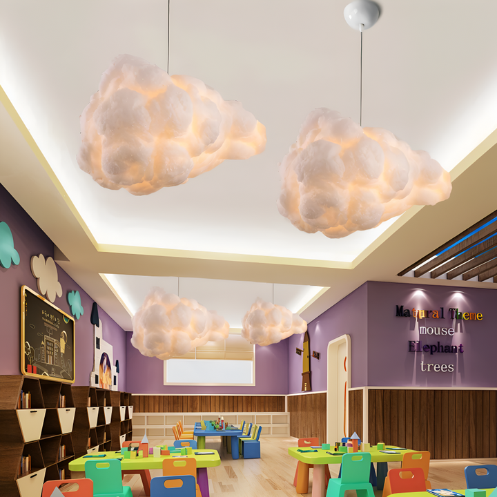 Plafonnier LED enfant en forme de nuage, éclairage doux et décoratif pour une chambre rêveuse.