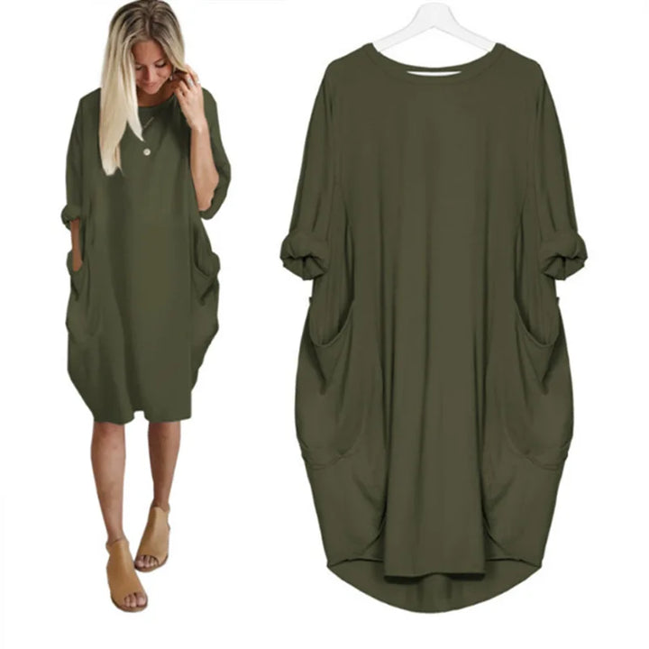 Robe femme coupe oversize, longueur midi, manches longues, look moderne et confortable.