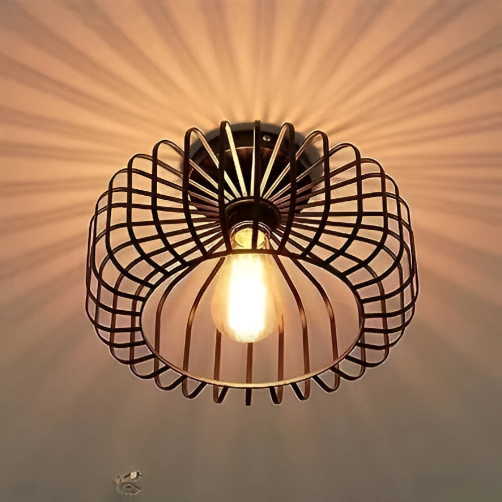 Luminaire cage noir, style industriel moderne. Plafonnier pour un éclairage doux et une ambiance unique.
