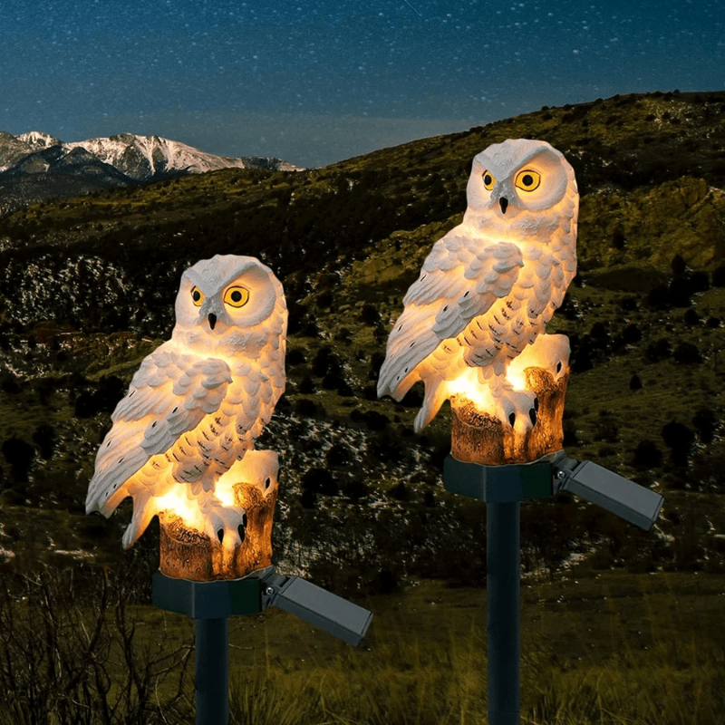 Éclairage de jardin LED par lampe solaire hibou, crée une ambiance chaleureuse et décorative la nuit.
