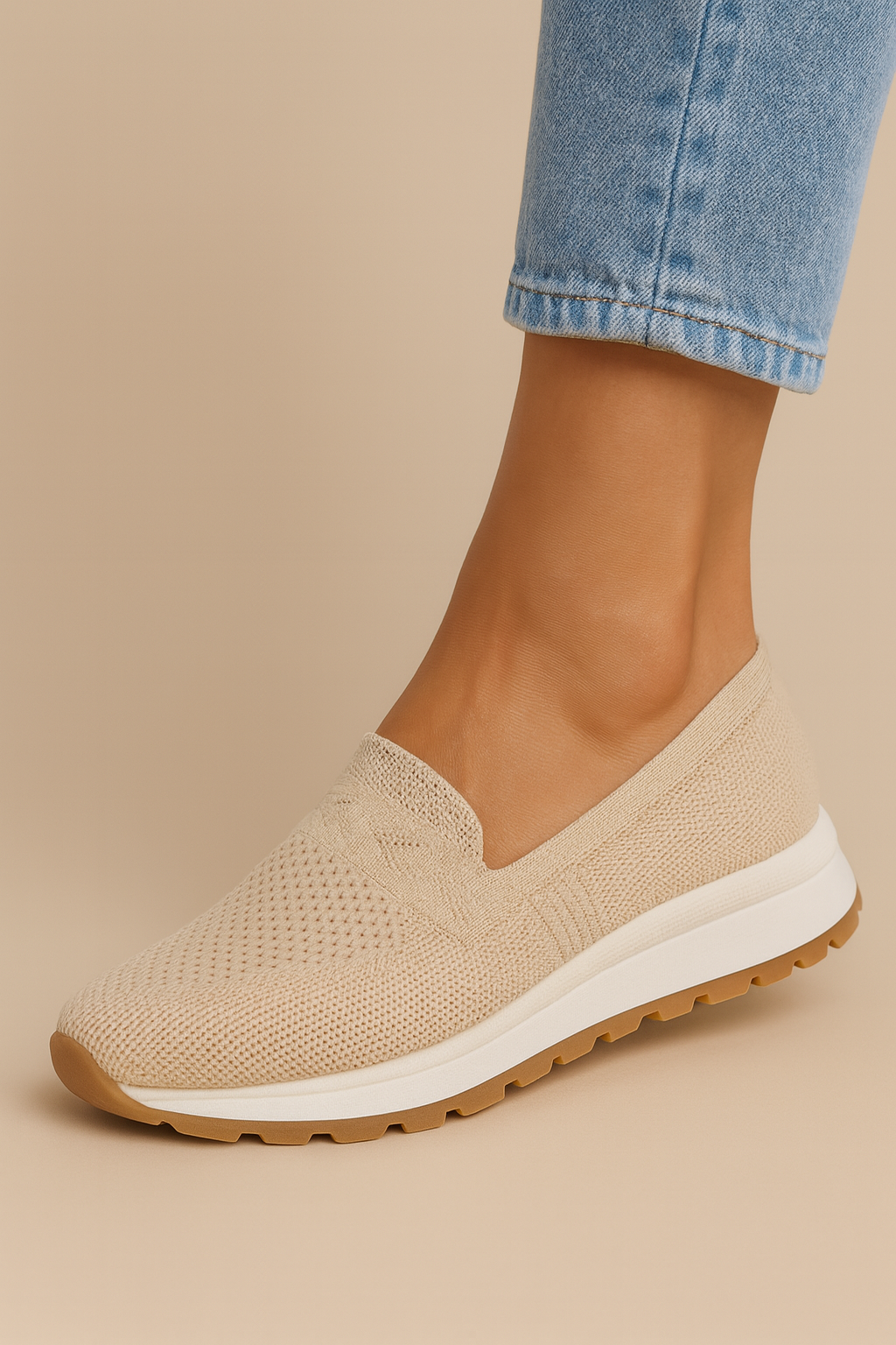 Baskets femme élégantes et respirantes pour un confort quotidien optimal. Faciles à enfiler, idéales pour la marche.