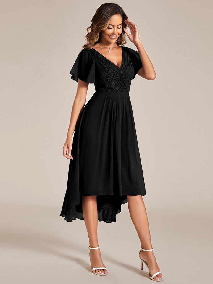 Robe longue fluide col V, idéale cocktail, tenue soirée chic.