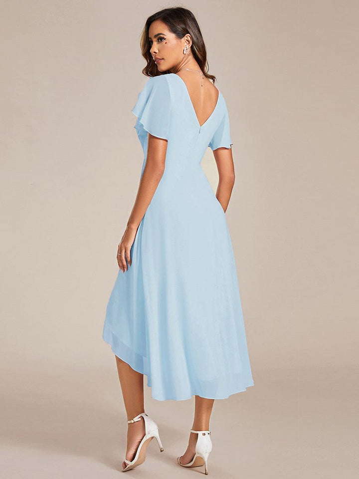 Robe invitée mariage, longue fluide, col V, style A-line raffiné.