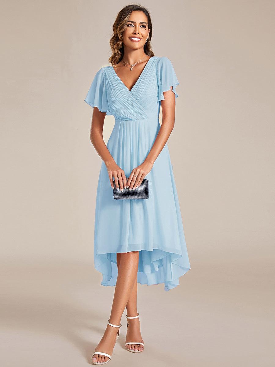 Soirée chic : Robe longue fluide col V, idéale pour cocktail.