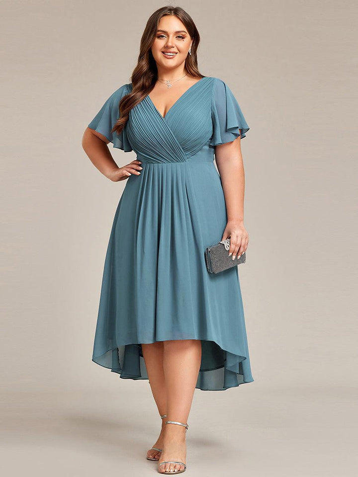 Élégante robe longue col V, coupe fluide, idéale cocktail.