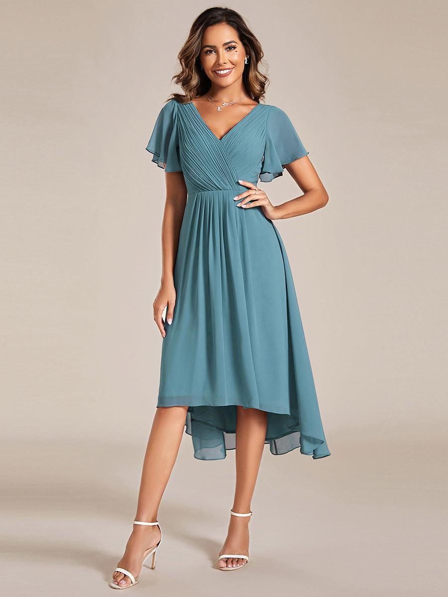 Élégante robe longue fluide chic, col V, pour soirée femme.
