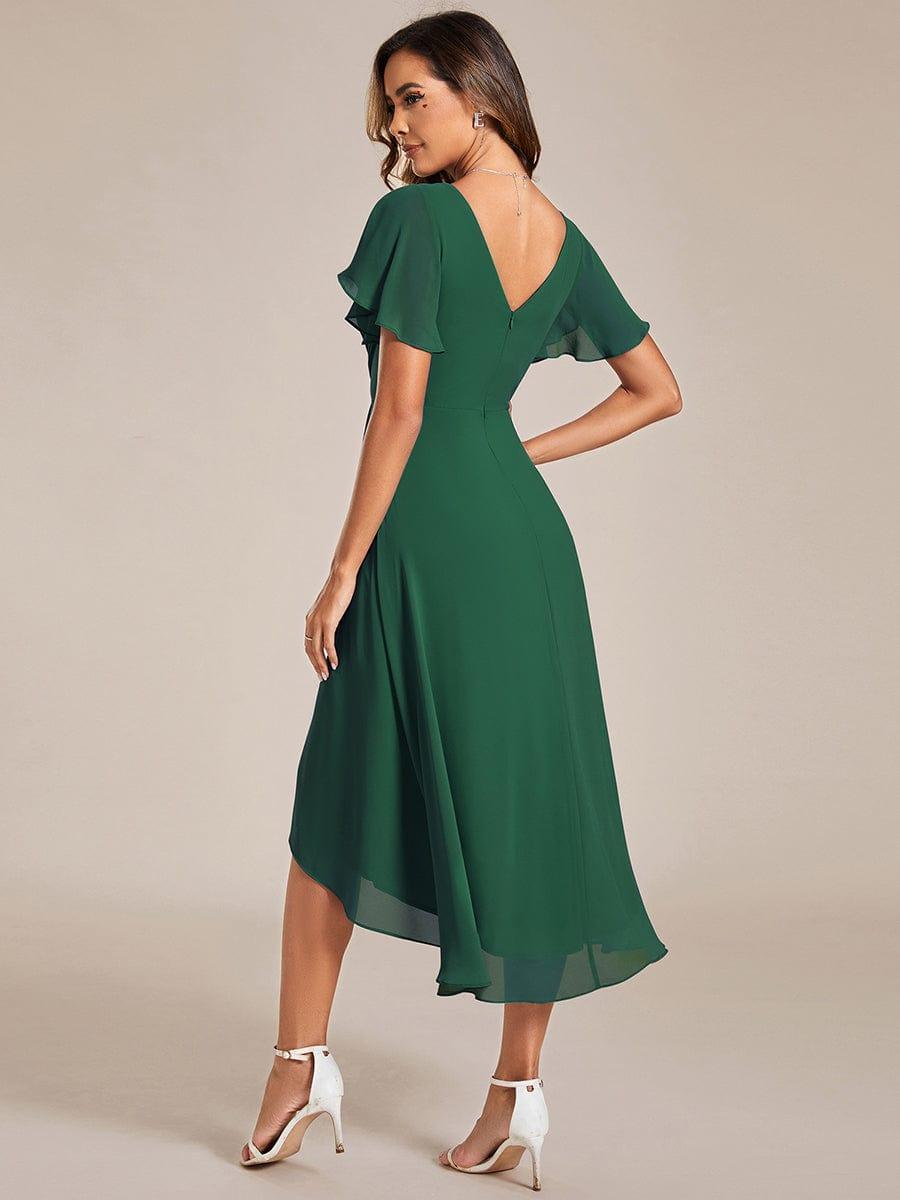 Robe de cérémonie A-line femme, longue fluide, col V, look chic.